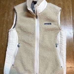 Patagonia women’s Sherpa vest size small.